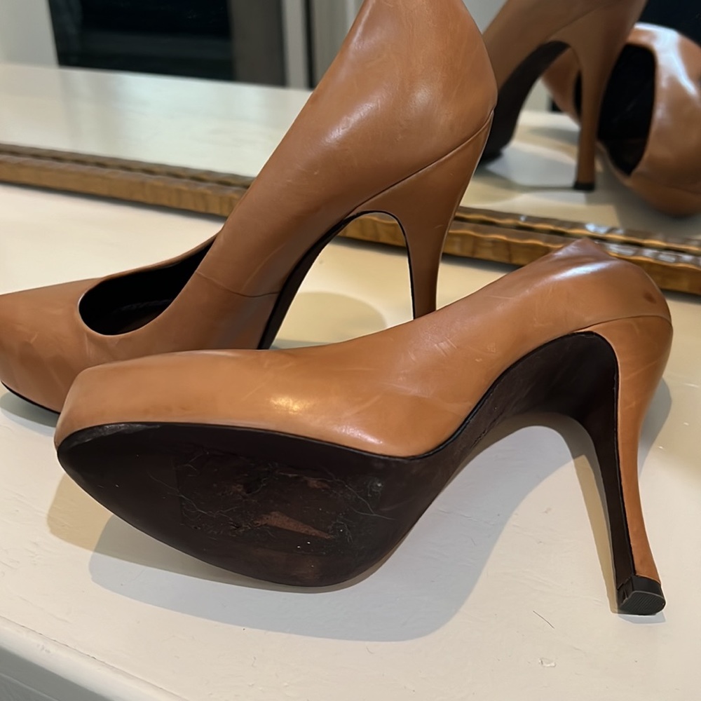 Vera Wang Camel Pumps - Picture 6 of 6